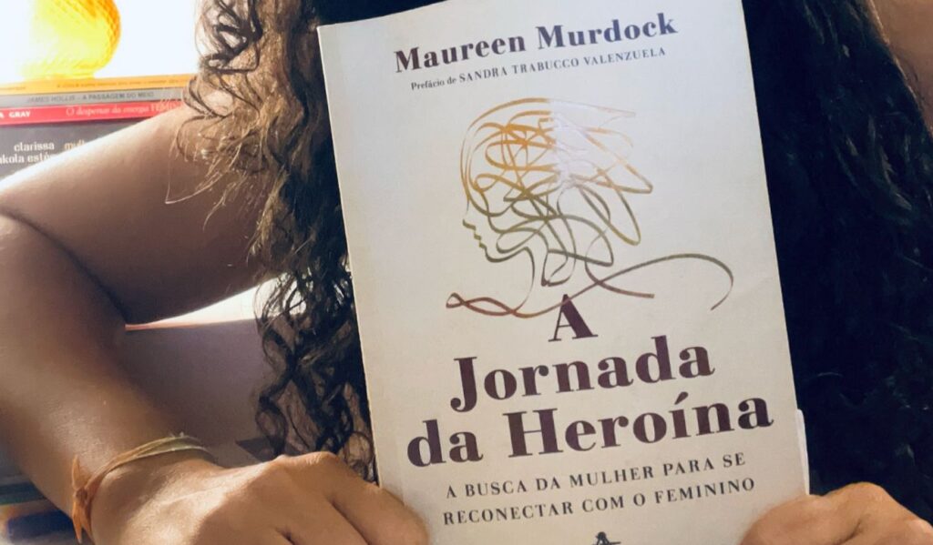 A Jornada da heroína - Despertar da Loba por Renata Matos